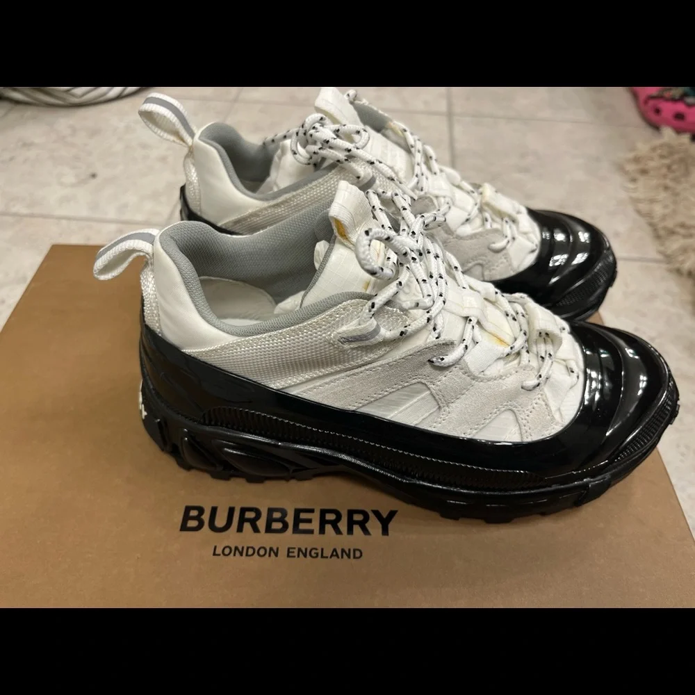 Burberry low top sneakers - Picture 1 of 11